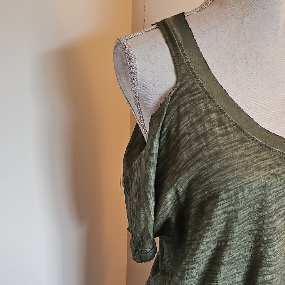 Evereve Olive Short Sleeve Tee - Picture 3 of 6
